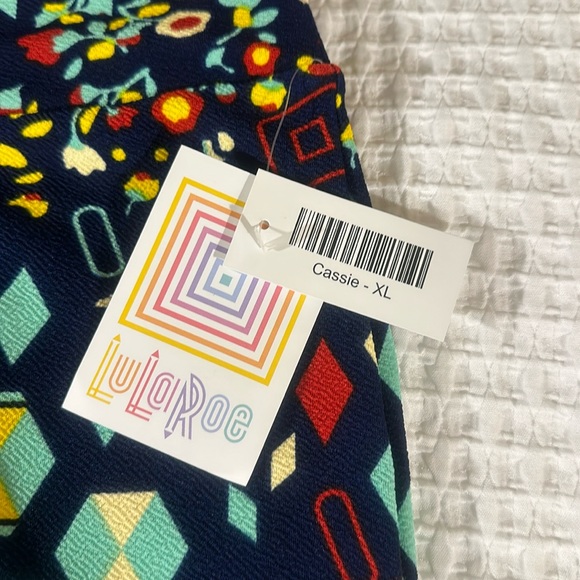 LuLaRoe Women’s Cassie Pencil Skirt/Size:XL /Color: Multi Floral-Geometric (NWT) - Picture 2 of 7